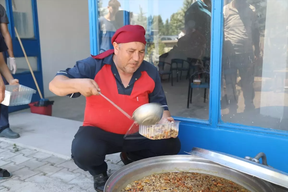 Ankara Çubuk\'ta Muharrem Ayı Dolayısıyla Aşure İkram Edildi