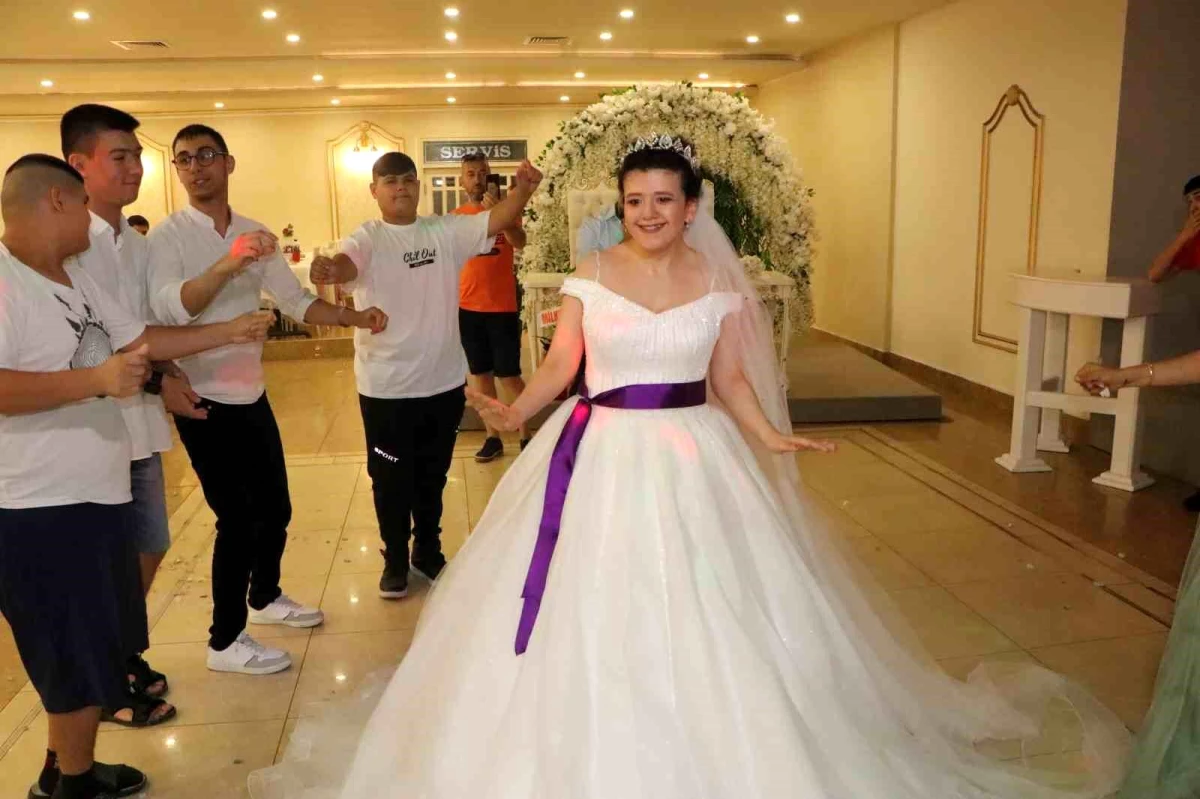 Samsun\'da epilepsi hastası Ayşe\'ye damatsız düğün yapıldı
