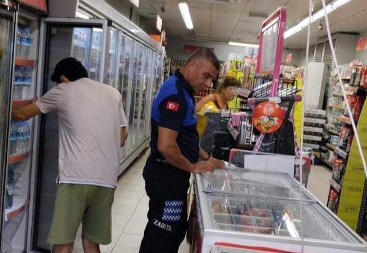 Erdek\'te zincir market ve bakkallarda fiyat farkı ve stokçuluk denetimleri yapıldı