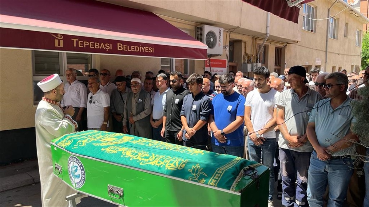 Eskişehir\'de Belediye Çalışanı Otomobil Kazasında Hayatını Kaybetti