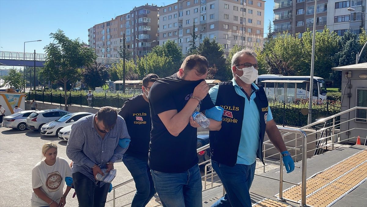 Eskişehir\'de Sahte Dekontla Dolandırıcılık Yapan 4 Şüpheli Tutuklandı