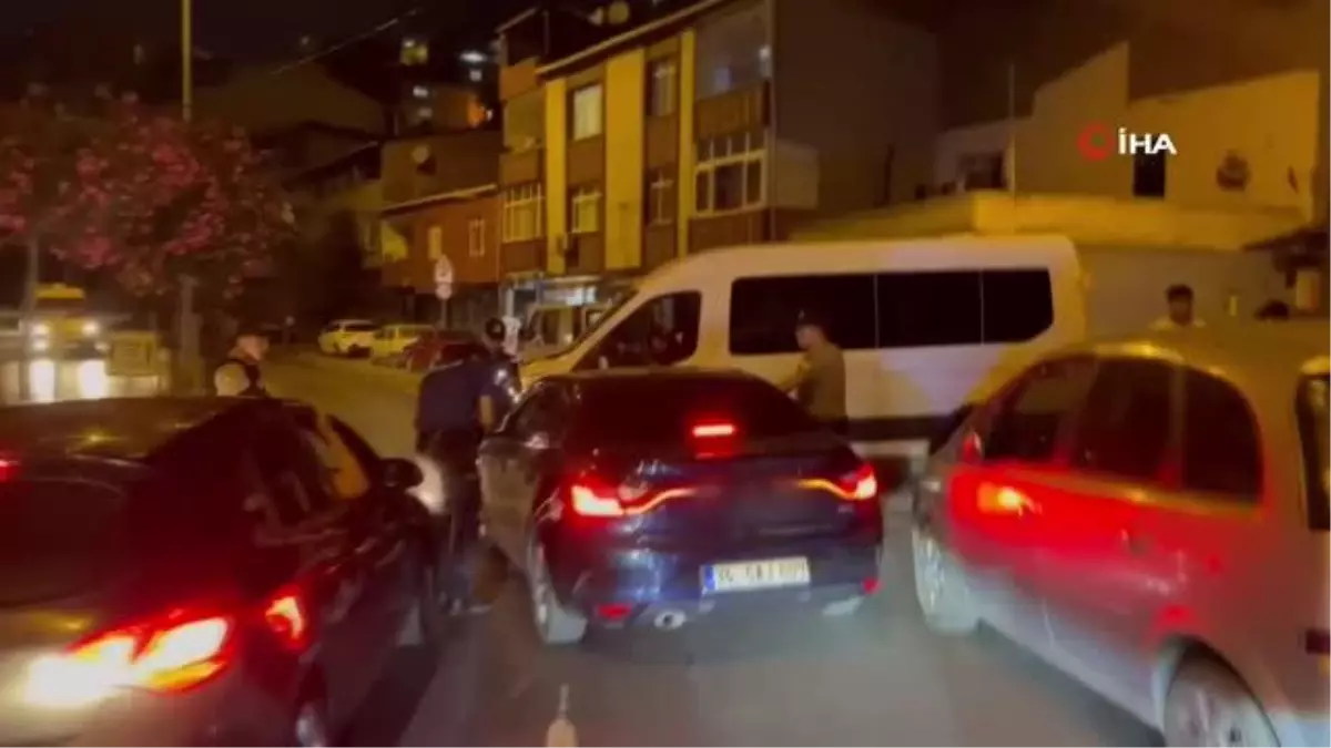 Gaziosmanpaşa'da 'dur' ihtarına uymayan sürücü kaza yaptı