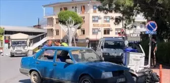 Kütahya'da otomobil ile motosiklet çarpışması: 2 yaralı