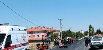 Eskişehir'de motosikletin çarptığı kazada 2 kişi yaralandı