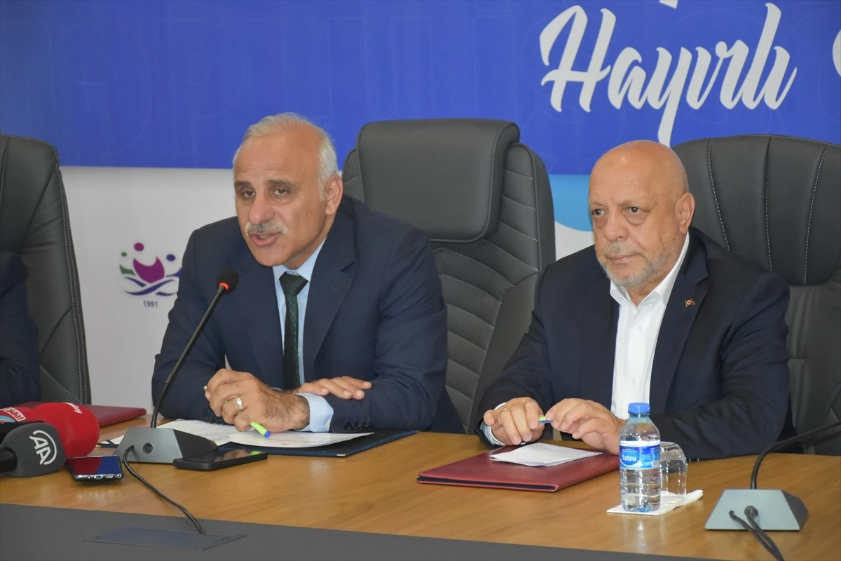 HAK-İŞ Genel Başkanı Mahmut Arslan, Trabzon\'da konuştu Açıklaması