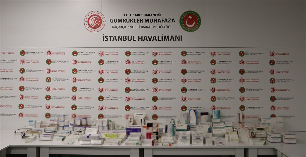 İstanbul Havalimanı\'nda 307 Kutu Kaçak İlaç Ele Geçirildi