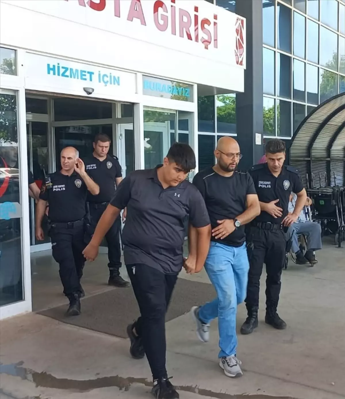 Ödemiş\'te bıçaklı kavgada 1 çocuk öldü, 1 çocuk yaralandı