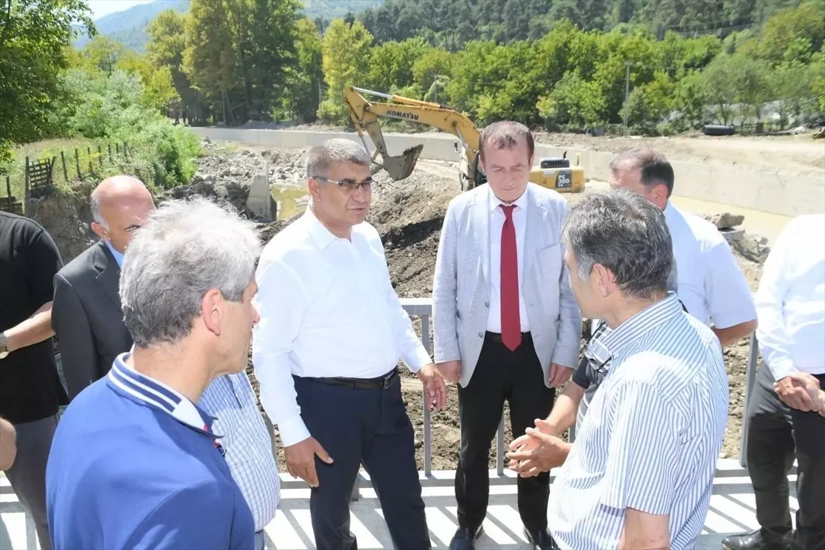 Karabük Valisi Yenice\'deki sel felaketi alanlarında inceleme yaptı