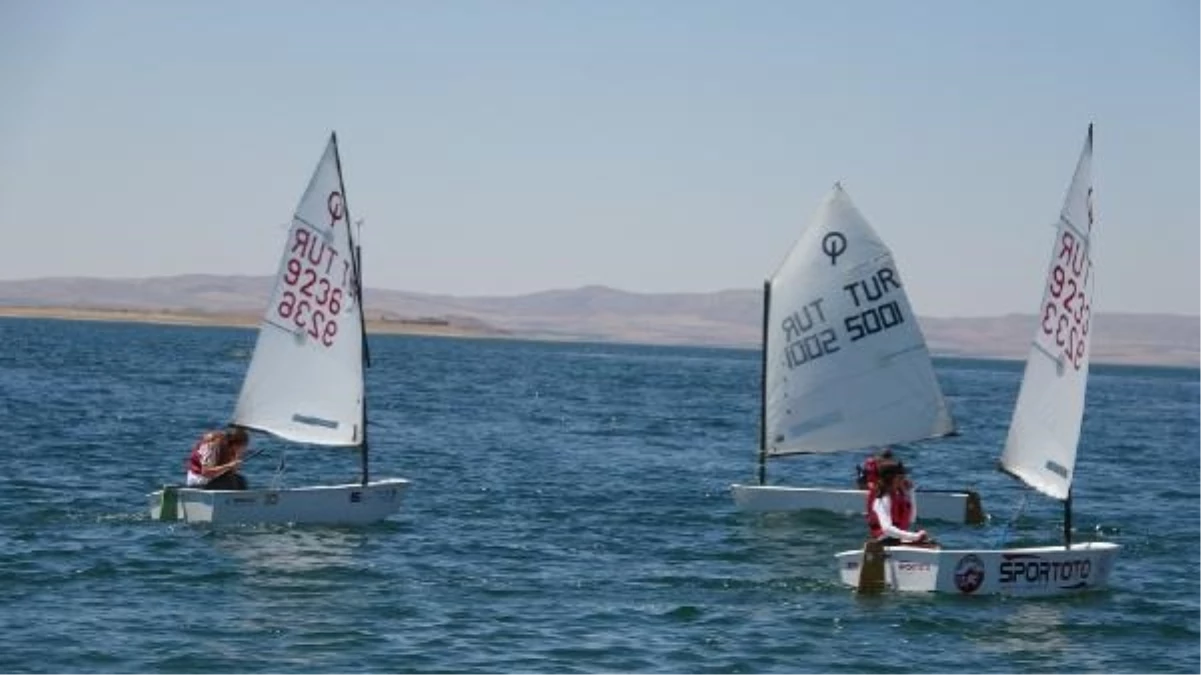 Kırşehir\'de Optimist Yelken Yarışları Başladı