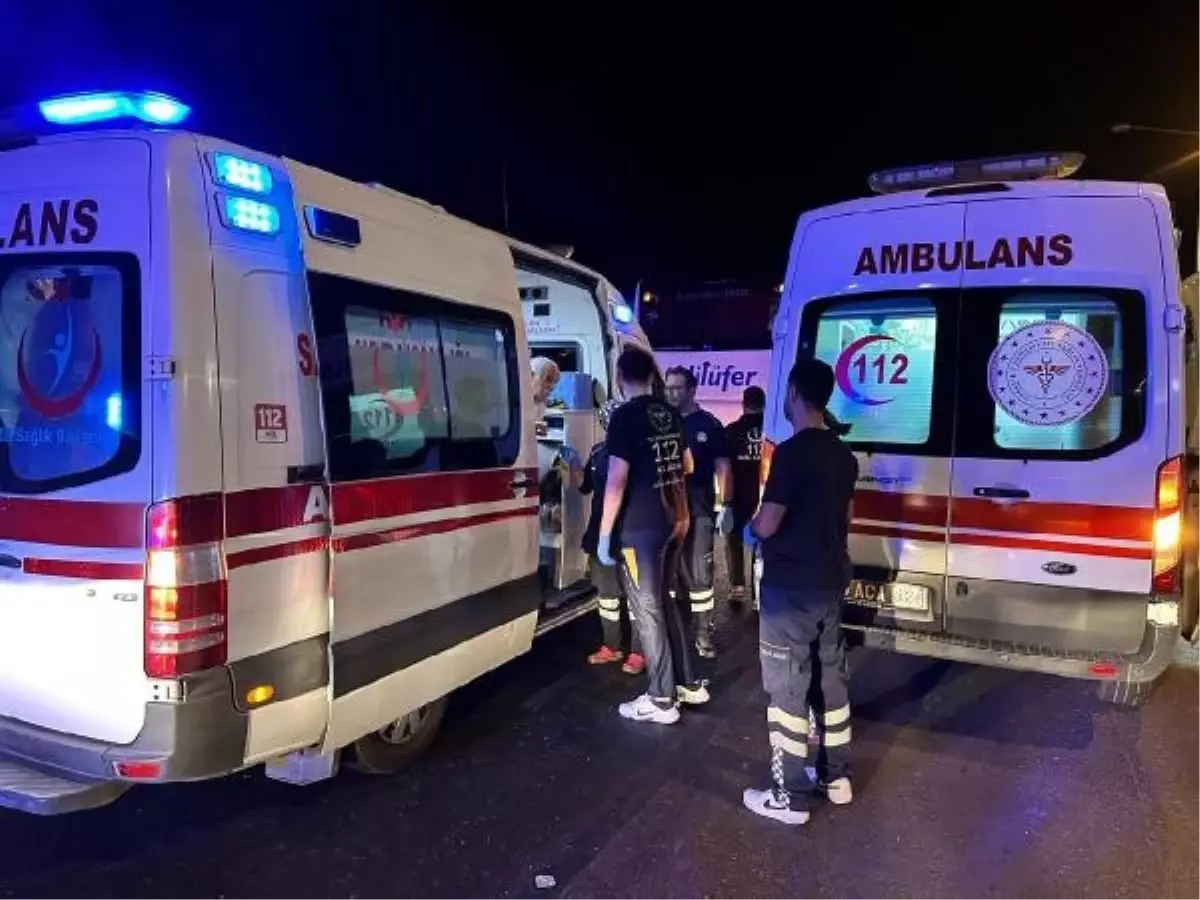 Turgutlu'da yolcu otobüsü TIR'a çarptı: 3 yaralı