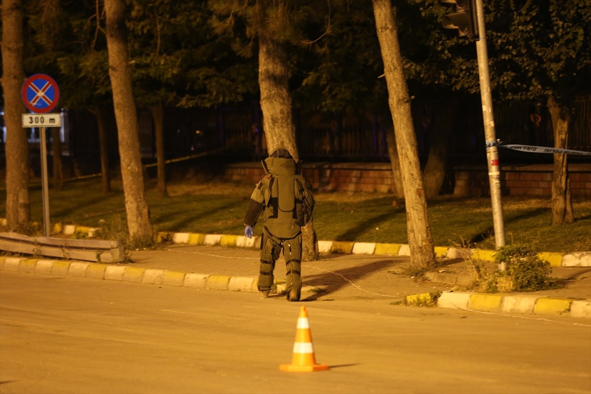 Muş\'ta şüpheli çanta fünye ile imha edildi