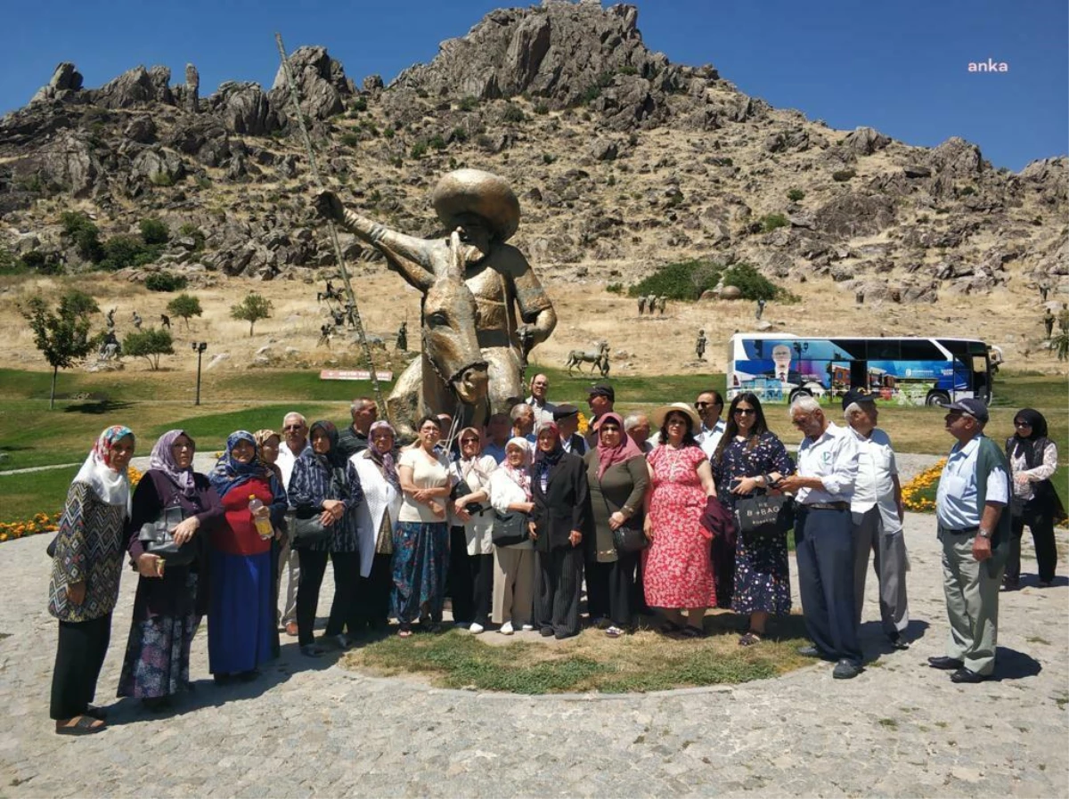 Odunpazarı Belediyesi, Koca Çınar Yaşam Merkezi ile 60 yaş ve üstü vatandaşların Sivrihisar gezisini düzenledi