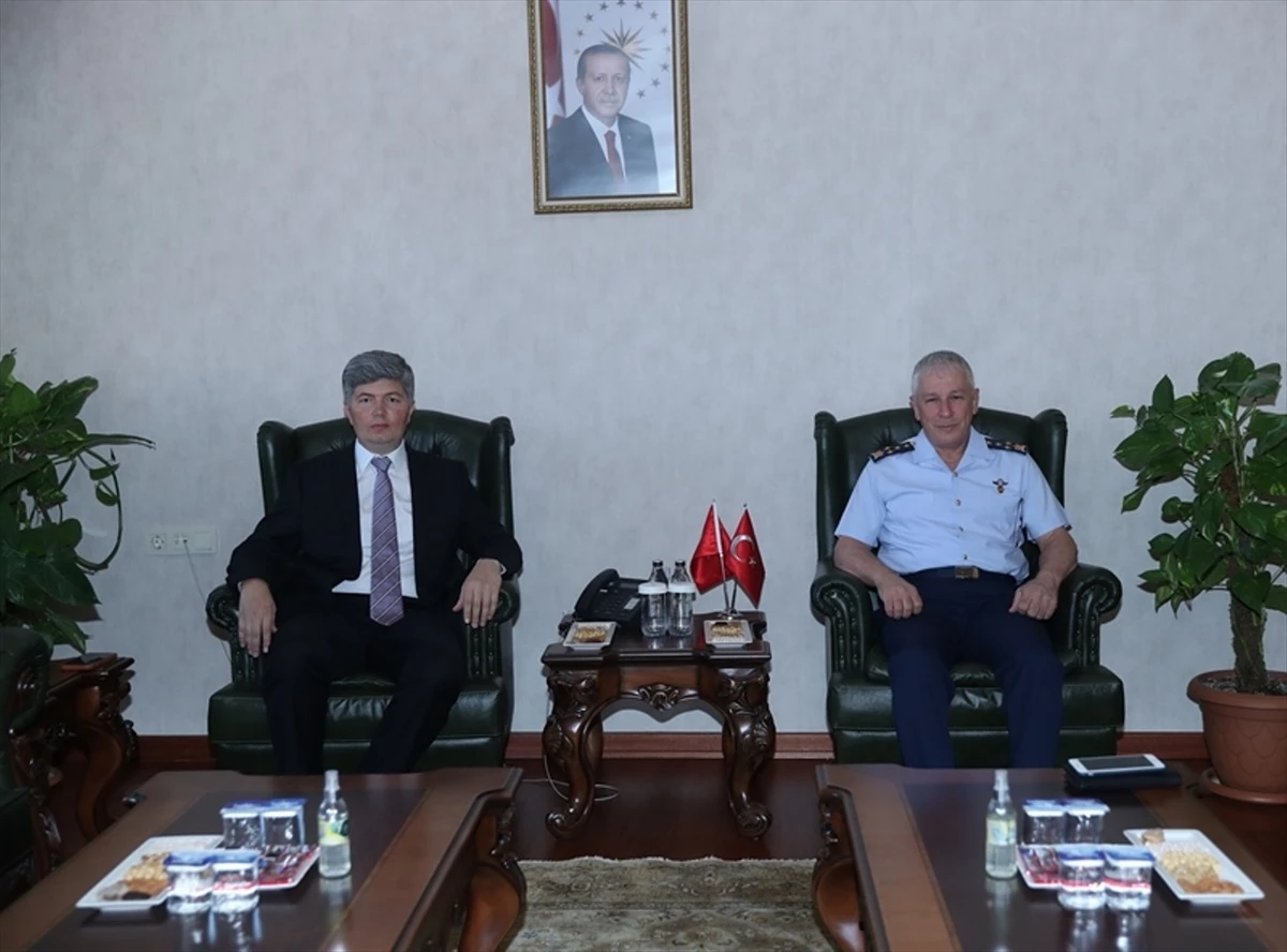 Hava Kuvvetleri Komutanı Ziya Cemal Kadıoğlu, Vali Vekili Okan Leblebicier\'e veda ziyaretinde bulundu