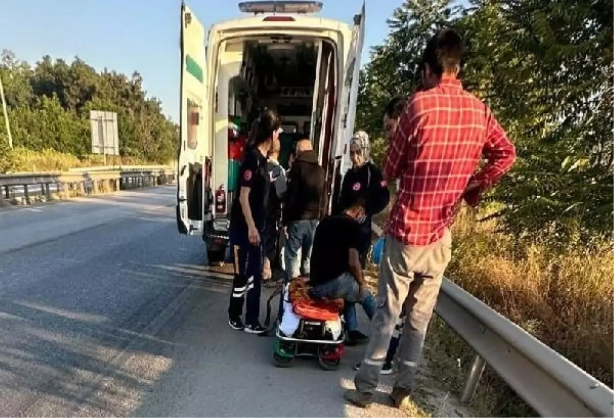 İnegöl\'de şarampole düşen minibüs alev aldı: 2 yaralı