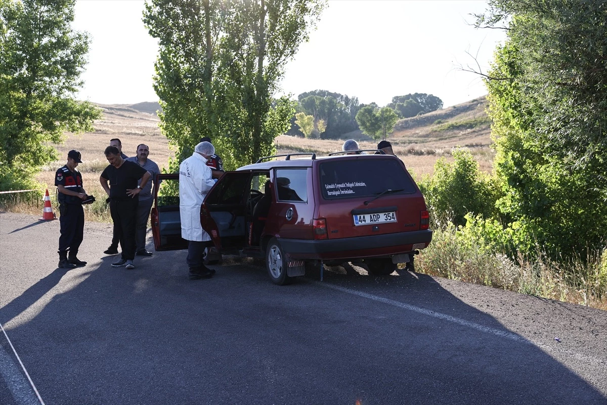 Sivas\'ın Yıldızeli ilçesinde park halindeki otomobilde tabanca ile vurulmuş kadın ve erkek cesedi bulundu
