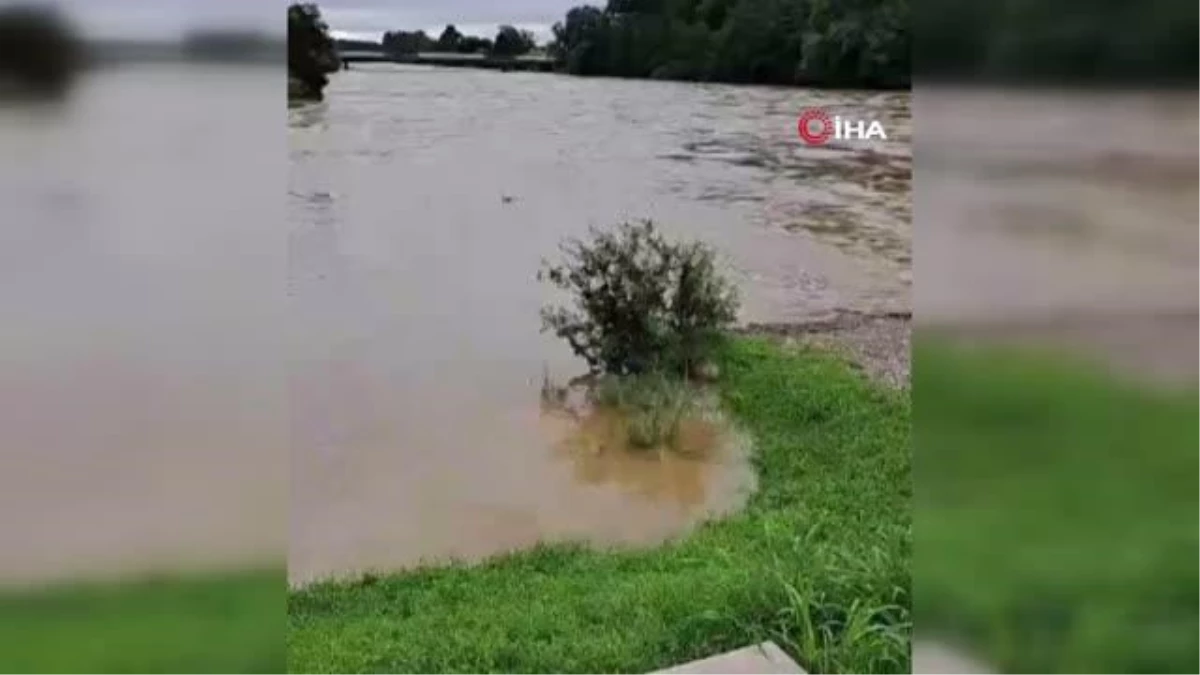 Slovenya\'da sel ve yıldırımdan 3 kişi hayatını kaybetti Slovenyalılara evde kalın çağrısı