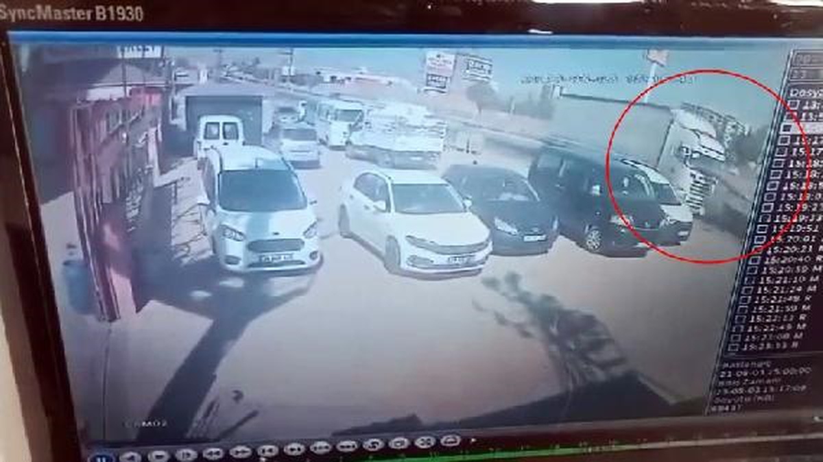 Batman\'da TIR\'ın Arkasından Çarpan Kamyonetin Demir Plakası Genç Adamın Başına İsabet Etti
