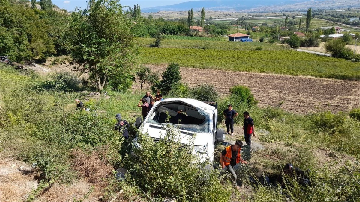 Tokat\'ın Erbaa ilçesinde kamyonet devrildi: 1 ölü, 3 yaralı