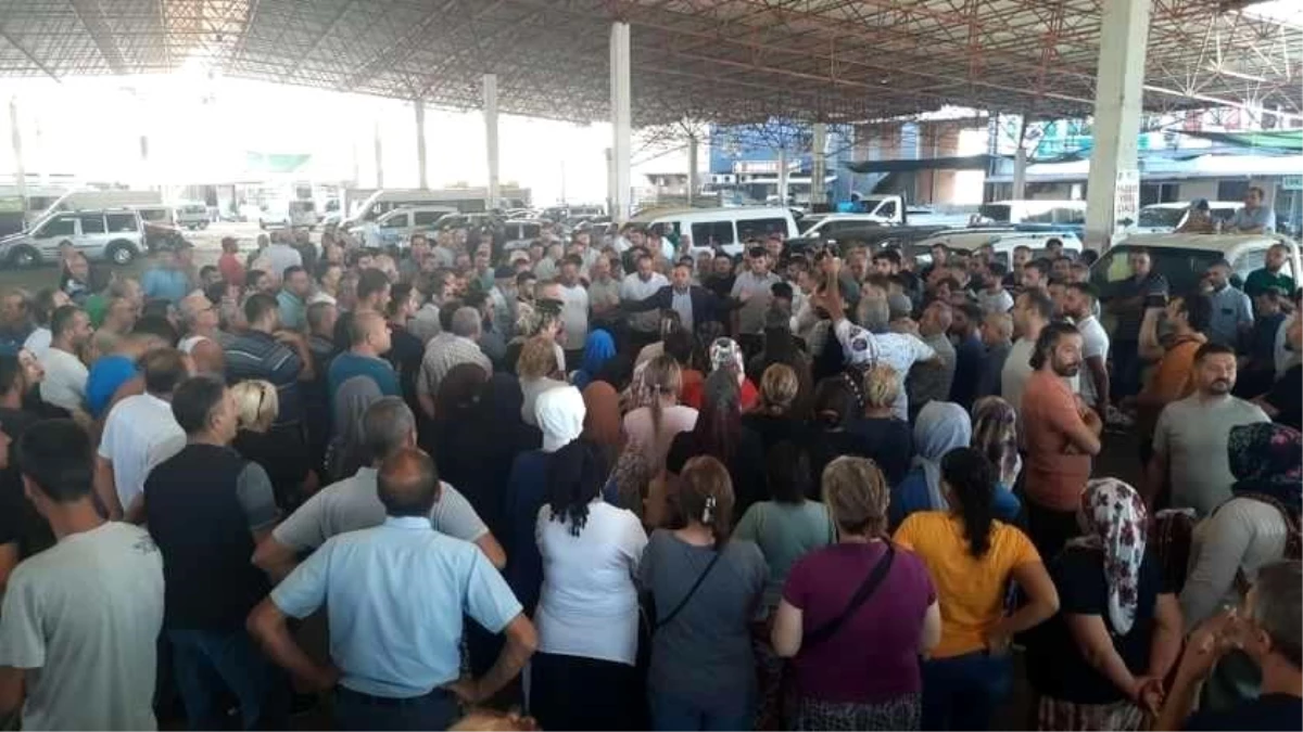 İzmir Torbalı\'da Tepeköy Pazarı\'nın taşınması kararına pazarcı esnafından grev tepkisi