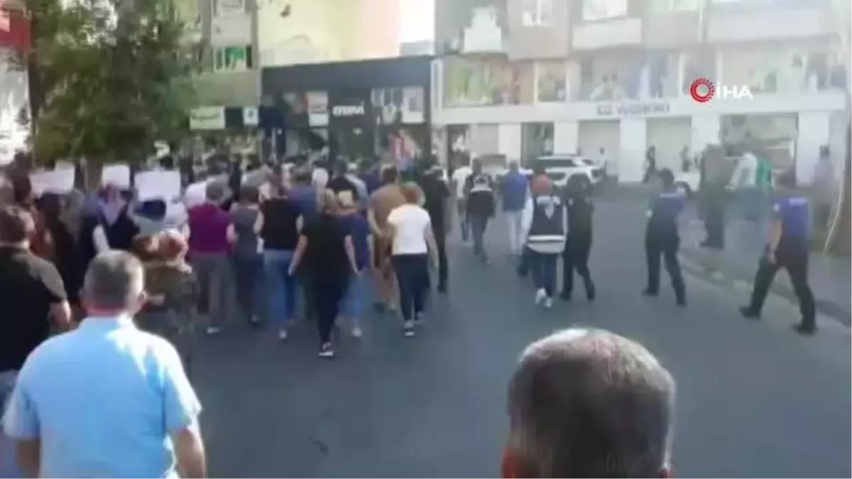 Torbalı\'da grev kararı alan pazarcılar tezgah kapattı