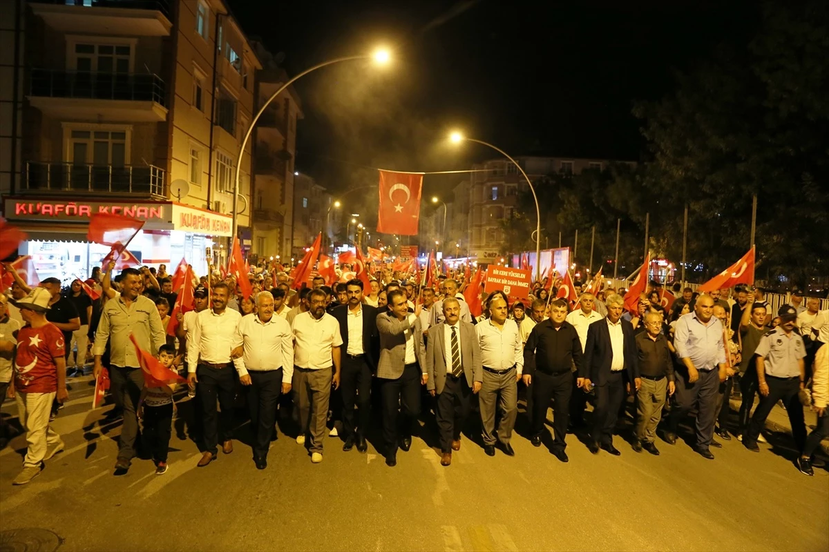 Karaman\'da Uluslararası Türk Dünyası Şöleni kapsamında Türkçe Aşkı Vatan Aşkı yürüyüşü düzenlendi