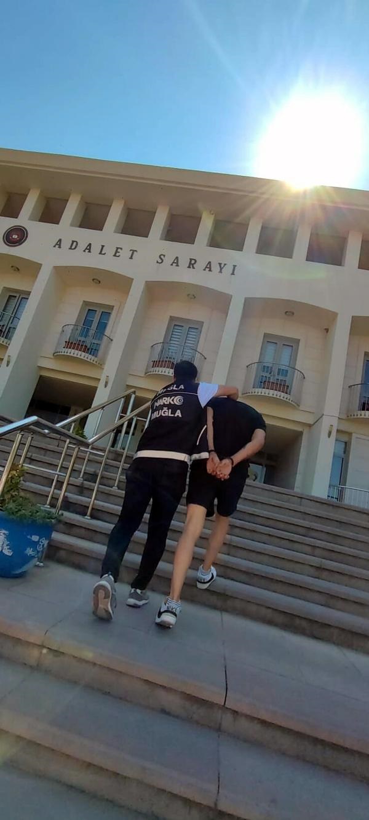 Bodrum\'da Otobüste Uyuşturucu Operasyonu: 1 Kilo Kokain ve 43 Ekstazi Hap Ele Geçirildi