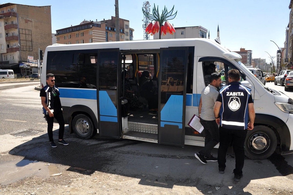 Yüksekova\'da Toplu Taşıma Araçları Denetlendi