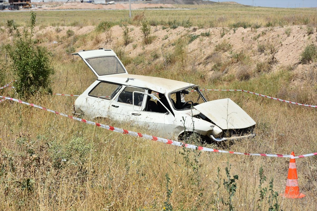 Afyonkarahisar\'da Otomobil Şarampole Devrildi, Sürücü Hayatını Kaybetti