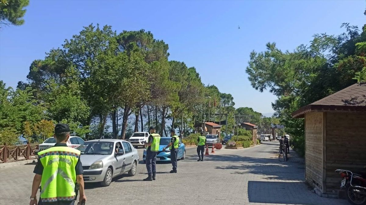 Aydın\'da Jandarma Ekipleri Trafik Denetimi Gerçekleştirdi
