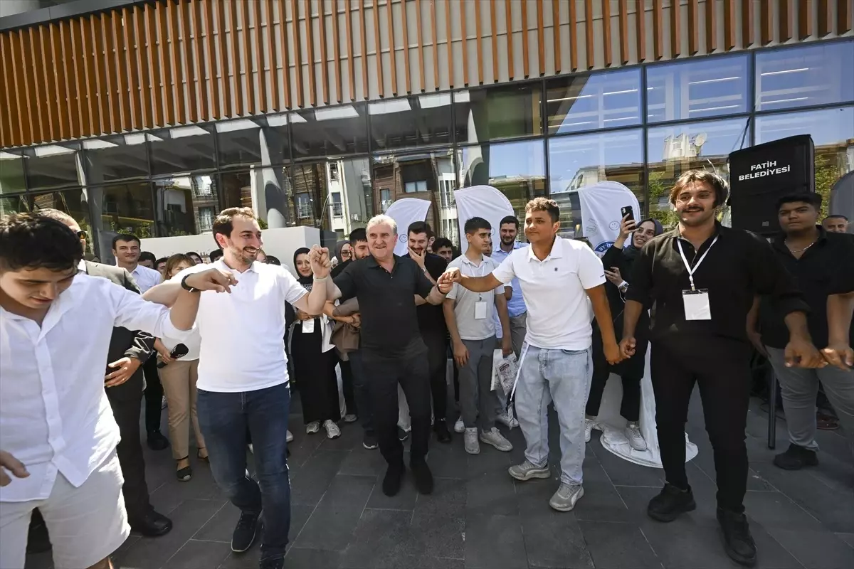 Gençlik ve Spor Bakanı Osman Aşkın Bak, Üniversite Tercih ve Tanıtım Günü\'ne katıldı