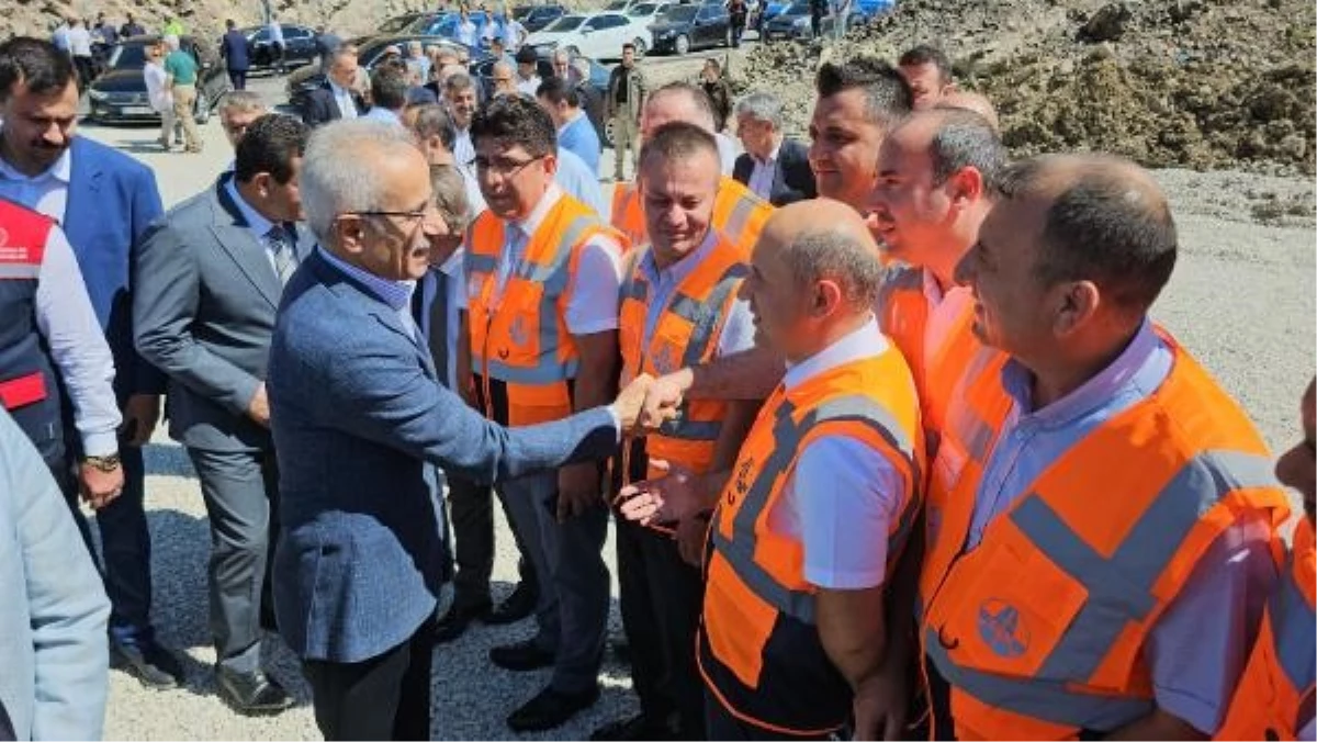 Ulaştırma ve Altyapı Bakanı Zonguldak\'ta Yapımı Devam Eden Yolları İnceledi