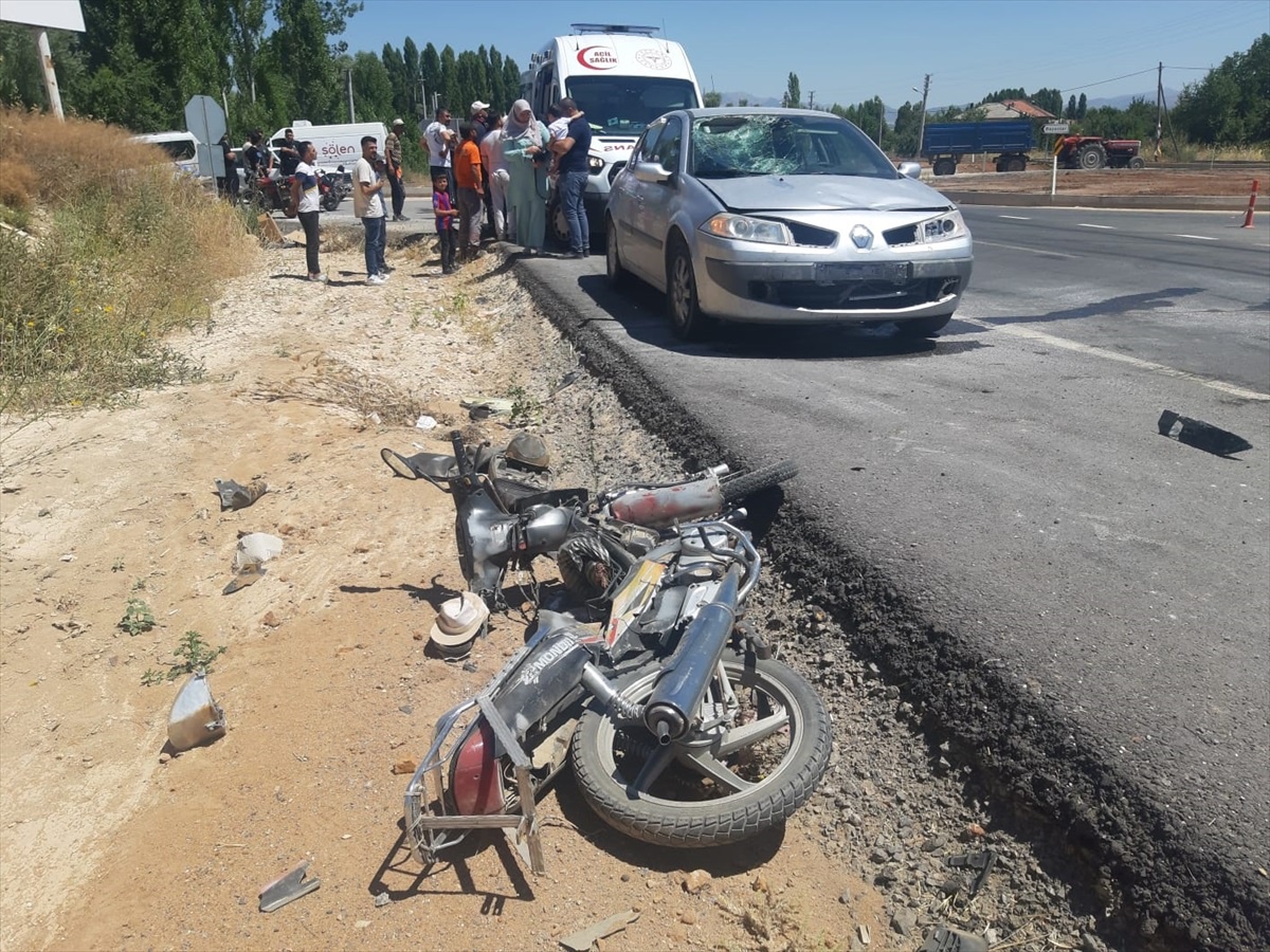 Konya\'da motosiklet ile otomobil çarpışması: 1 yaralı