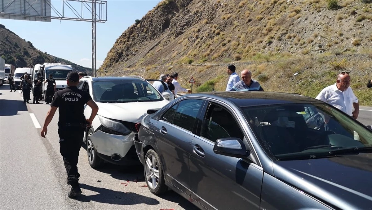Kılıçdaroğlu\'nun konvoyunda trafik kazası: 2 yaralı