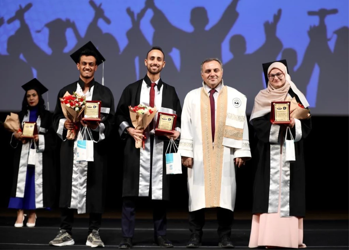 ERÜ İletişim Fakültesi 17. dönem mezunlarını verdi