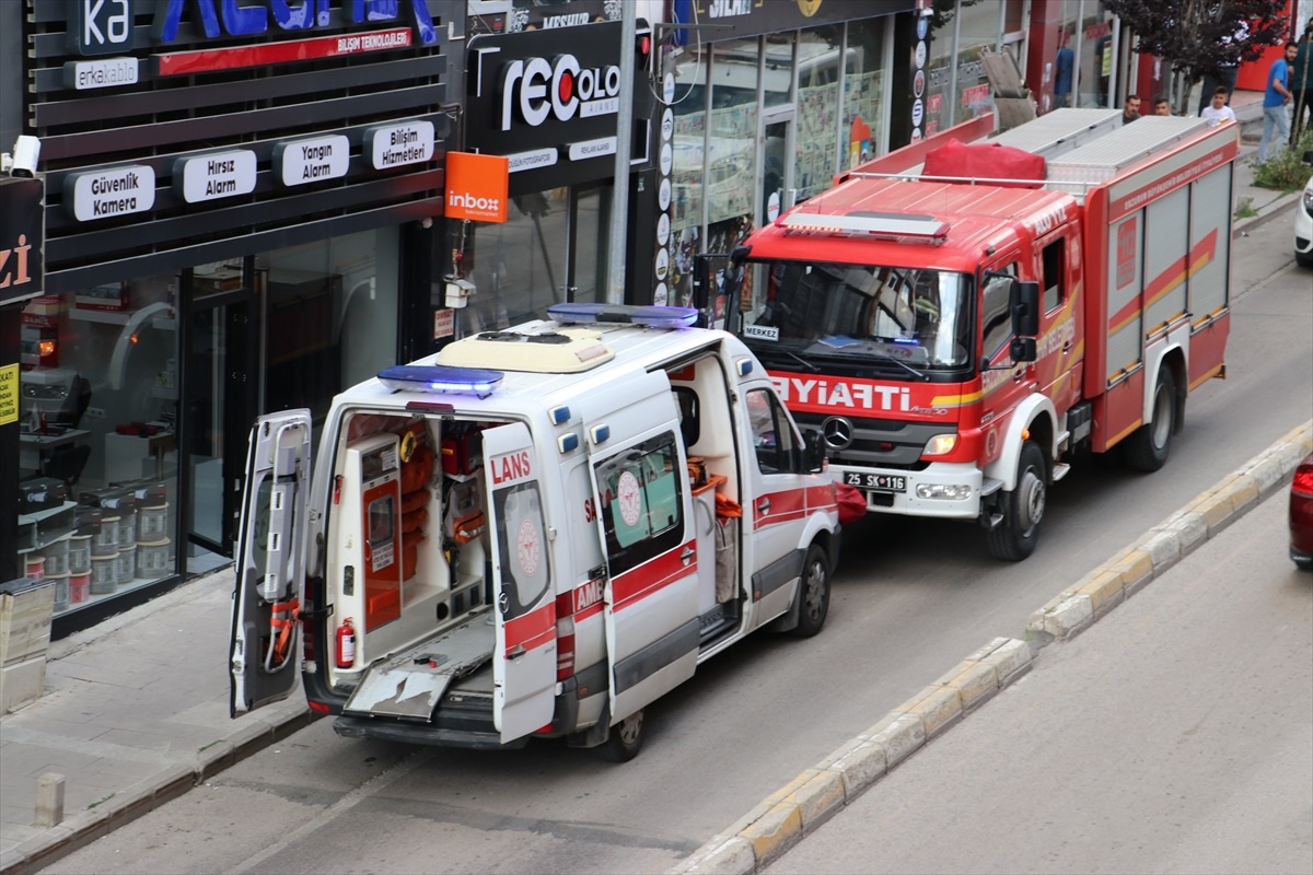 Erzurum\'da Yük Asansörü Düştü: 2 Kişi Yaralandı