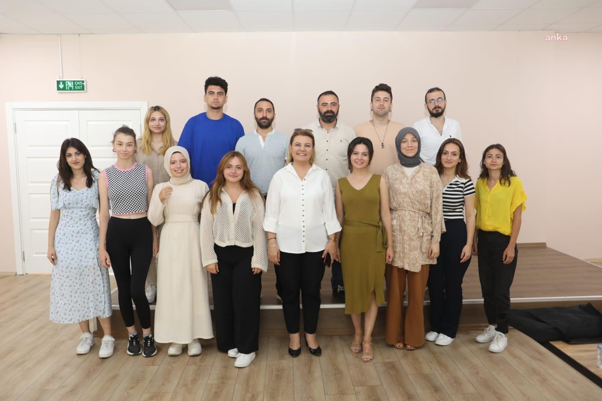 İzmit Belediyesi ve İzmit Kent Konseyi Gençlik Meclisi, Fikirhane İzmit Projesi\'nde 104 Gençle Birlikte Çalışacak
