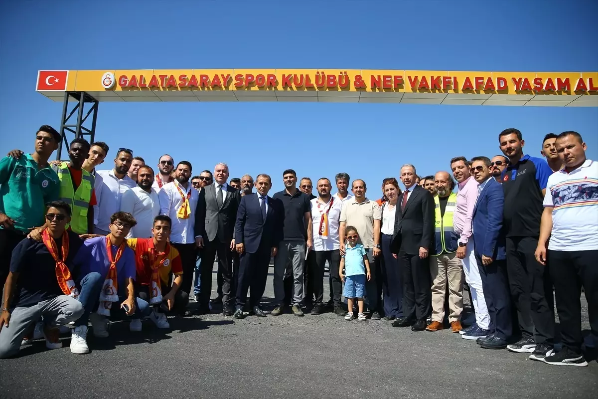 Galatasaray Başkanı Dursun Özbek Kahramanmaraş\'ta ziyaretlerde bulundu