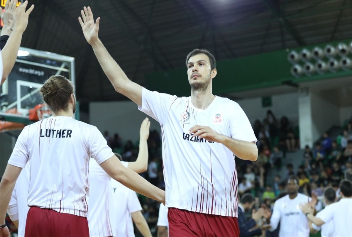 Gaziantep Basketbol, Duşan Cantekin\'i transfer etti