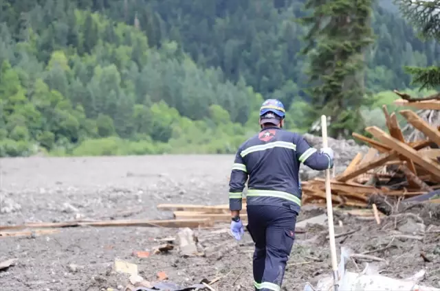 Gürcistan'da heyelan felaketinde ölü sayısı 17 yükseldi Gürcistan'da heyelan felaketinde ölü sayısı 17 yükseldi