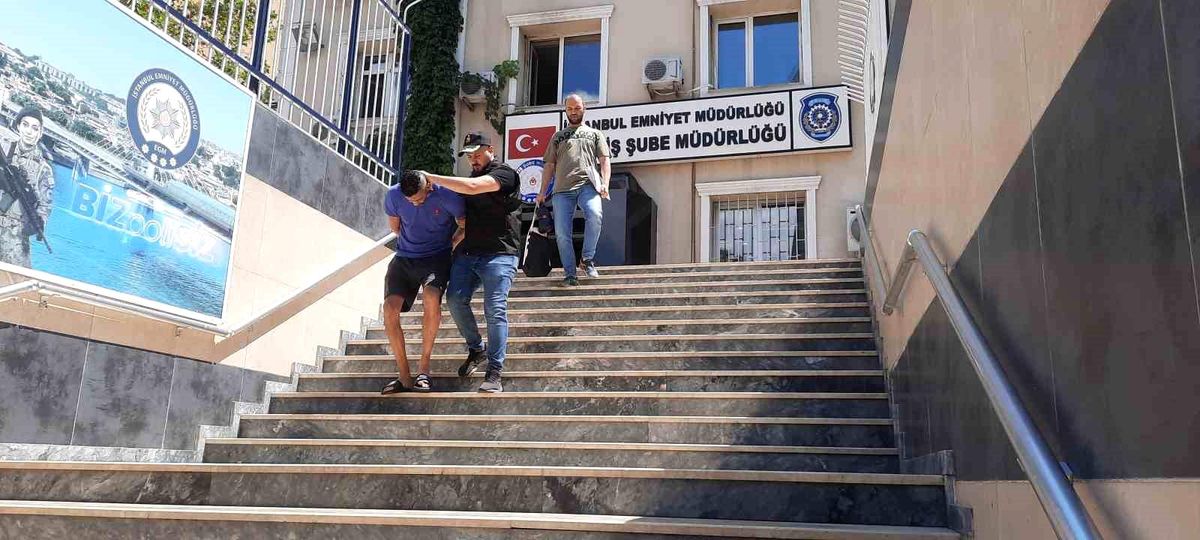 İstanbul\'da Alışveriş Merkezinde Çanta Hırsızı Yakalandı