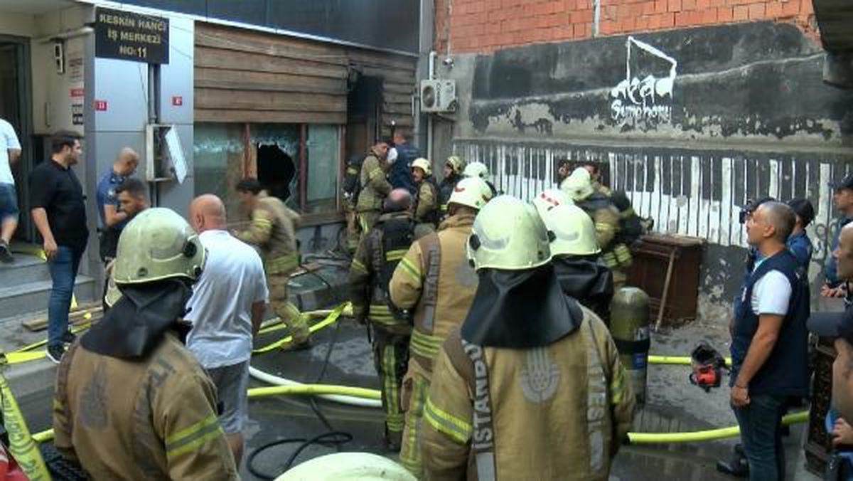Kadıköy\'de Korku Evi Yangını Kontrol Altına Alındı