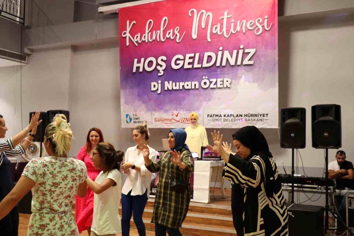 İzmit Belediyesi Kadın ve Aile Hizmetleri Müdürlüğü\'nden Kadınlar Matinesi