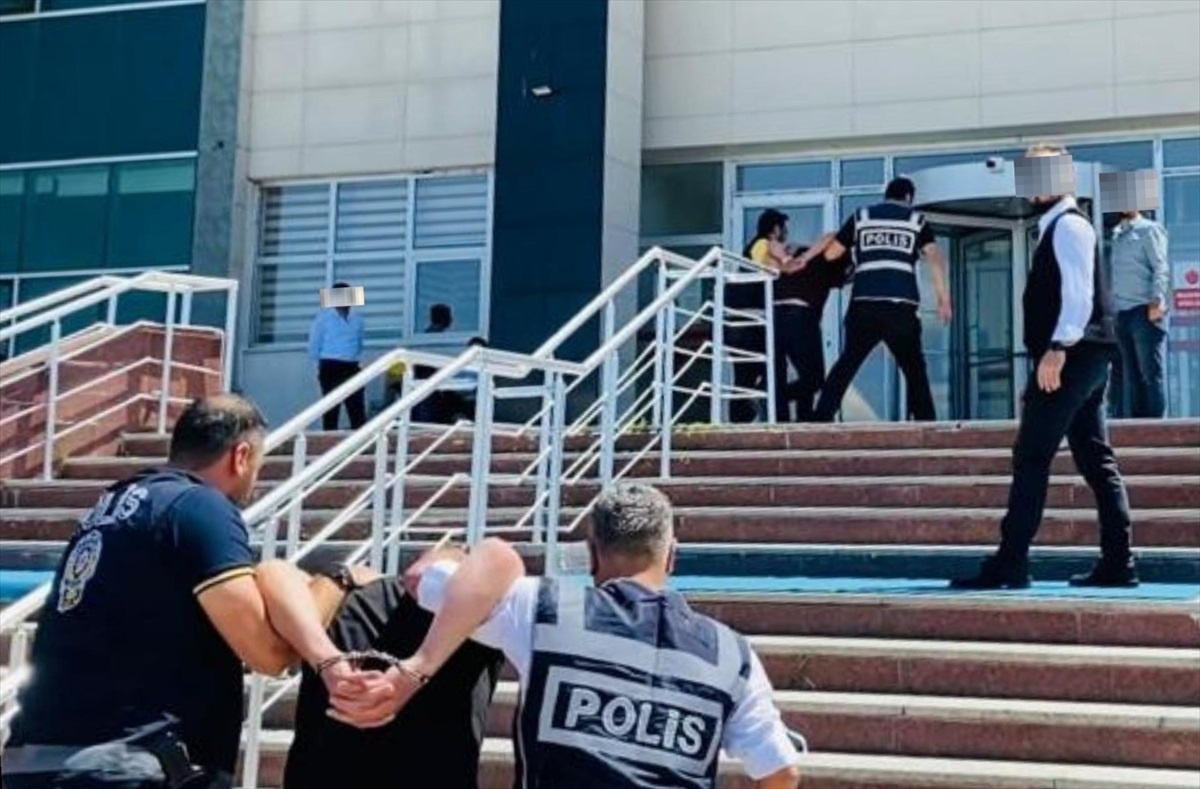 Kars\'ta Ticari Taksiye Yönelik Saldırıda 2 Kardeşin Ölümüne İlişkin 4 Kişi Tutuklandı