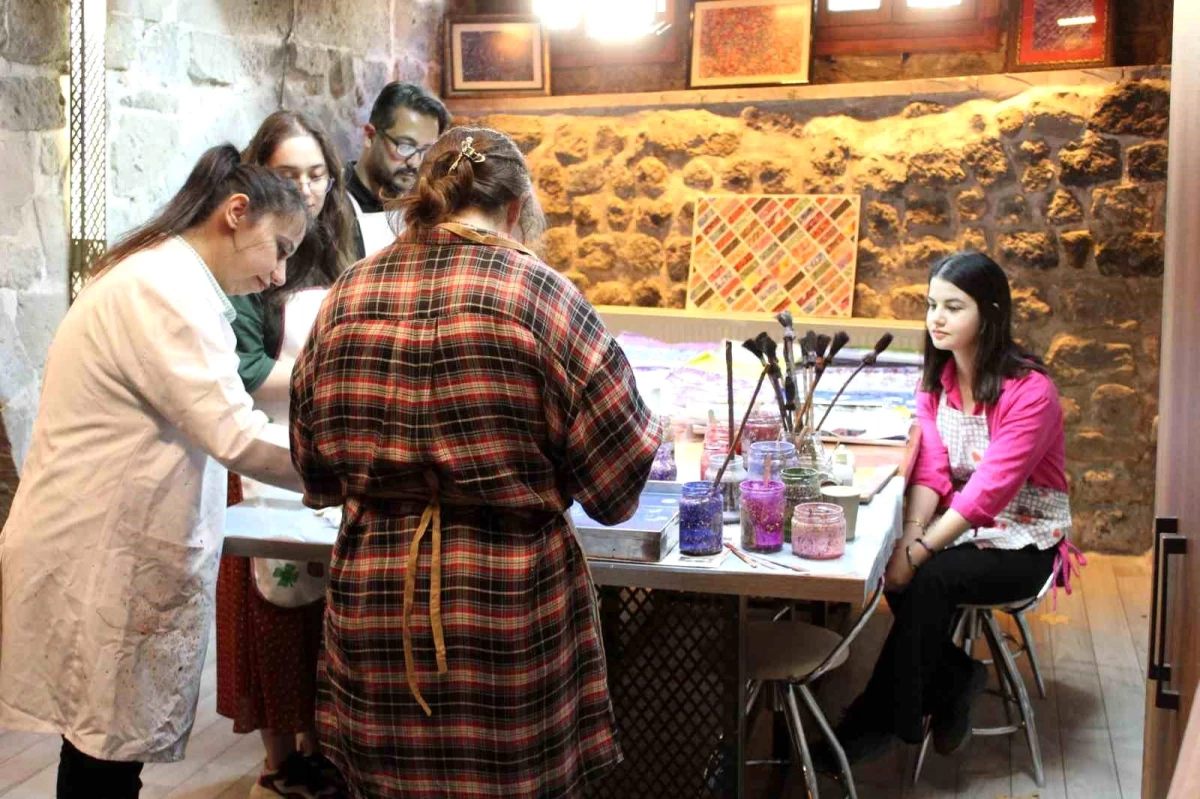 Kayseri Büyükşehir Belediyesi Kent Atölyesi\'nde Sanat Kursları Düzenleniyor