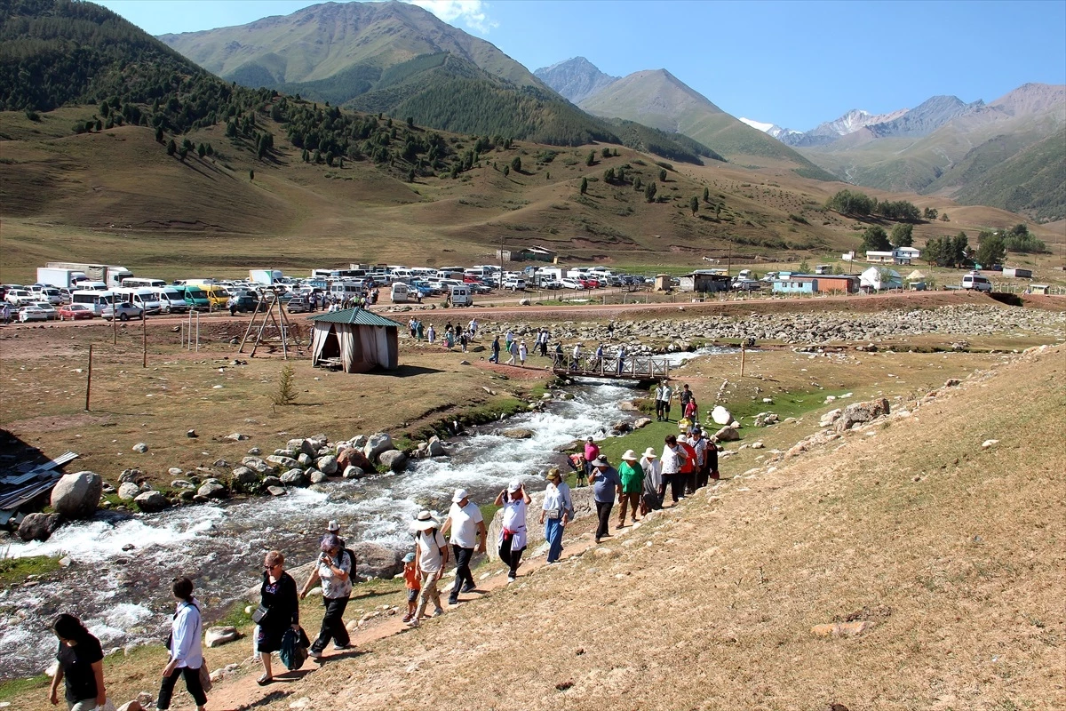 Kırgızistan\'da Kımız Festivali Yoğun İlgi Gördü