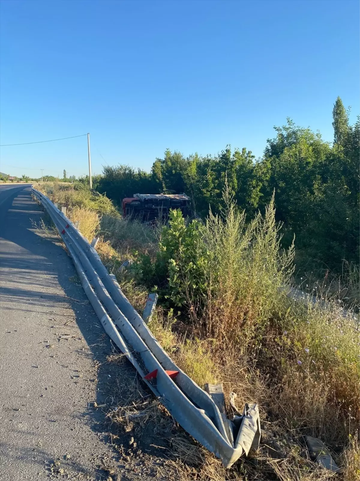 Konya\'da kamyonetin devrildiği kazada sürücü yaralandı