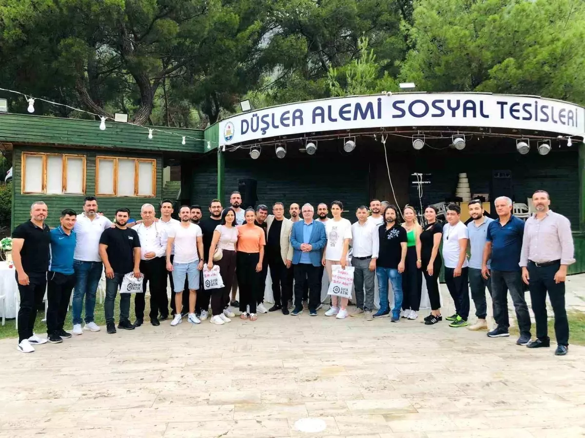 Adana Kozan Belediyesi Başarılı Sporcuları Ödüllendirdi