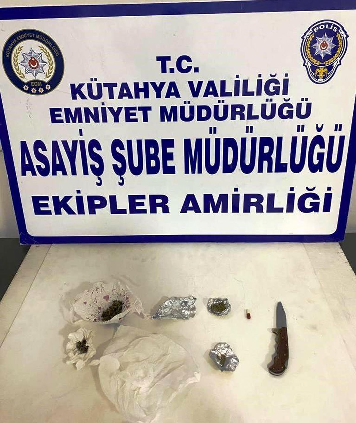 Kütahya\'da Uyuşturucu Operasyonu: 10.67 Gram Metamfetamin ve 7.58 Gram Bonzai Ele Geçirildi