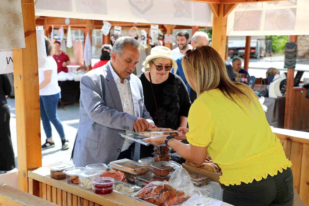 Talas Belediyesi\'nin Kadın Girişimcilere Destek Projesi: Maharetli Eller Kadın Üretici Pazarı