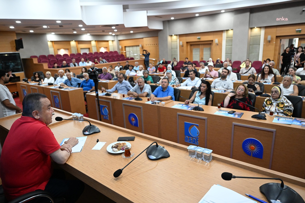 Antalya Büyükşehir Belediye Başkanı Muhittin Böcek, Antalya Kanaat Önderleri Platformu ile bir araya geldi